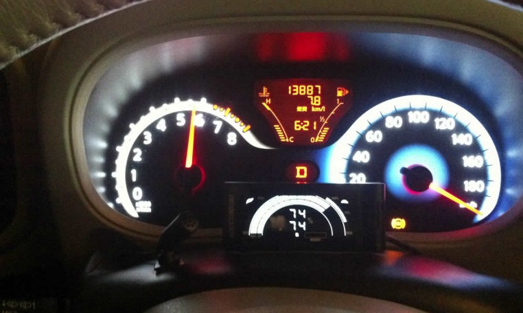 2010 Nissan Cube Z12 speedo