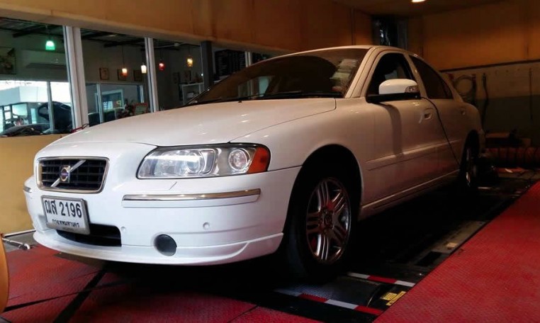 Volvo S60 D5 2007 on dyno at RPT Thailand