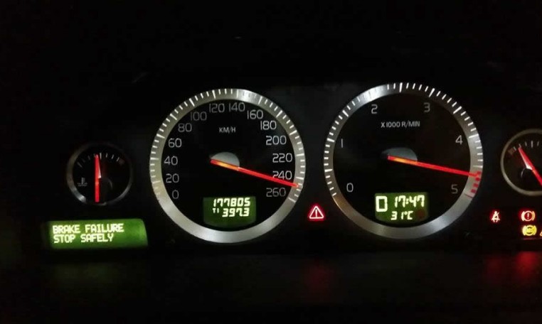 Volvo S60 D5 speedo