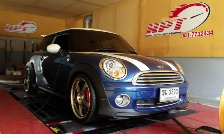 2007 Mini Cooper on dyno