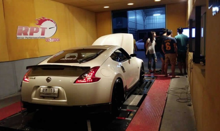 Nissan Fairlady 370Z 2009 on dyno at RPT Thailand ready for ECU Remapping