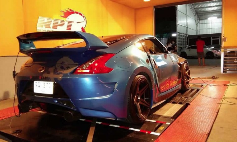 2010 Nissan 370Z Fairlady on dyno having a ecu remap