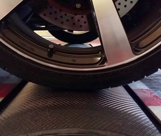 BMW Z4 E89 2.3i wheels strapped to rolling road