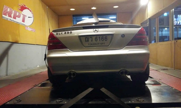 1999 Mercedes SLK230 R170 on dyno view rear