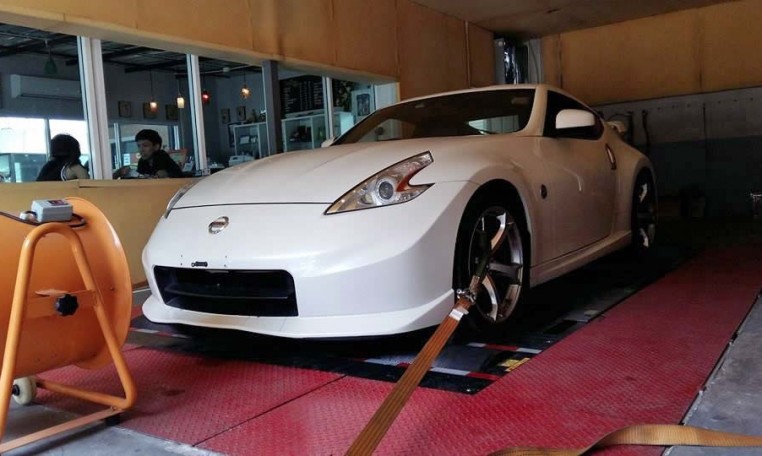 Nissan 370Z Nismo on dyno