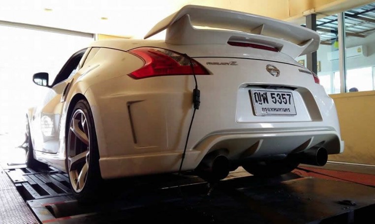 Nissan 370Z Nismo rear on dyno