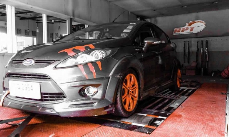 2010 Ford Fiesta 1.4L on dyno for ecu remapping